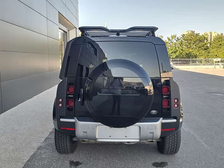 Land Rover Defender 110
