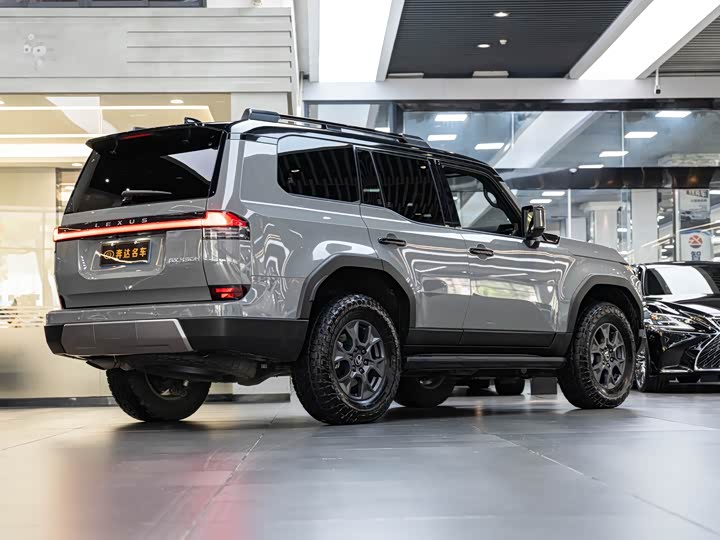 Lexus GX Pioneer