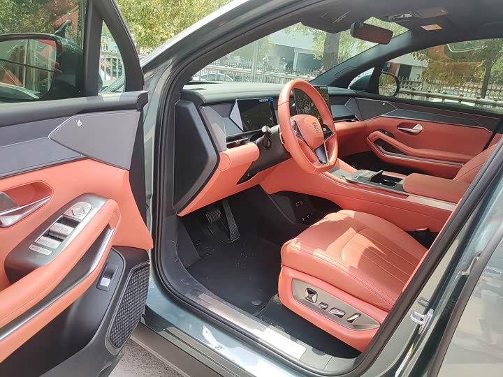 BYD Tang L DM 175 km Drone Player