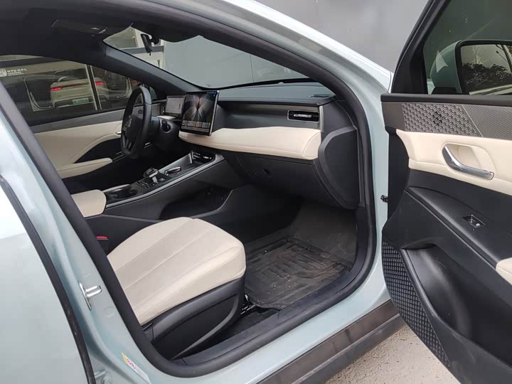 BYD Qin PLUS DM-i Smart Drive 120 km Chaoyue