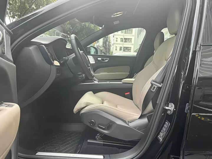 Volvo XC60 B5