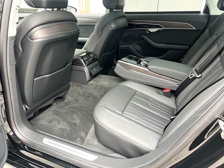 Audi A8L 45 TFSI quattro Luxury