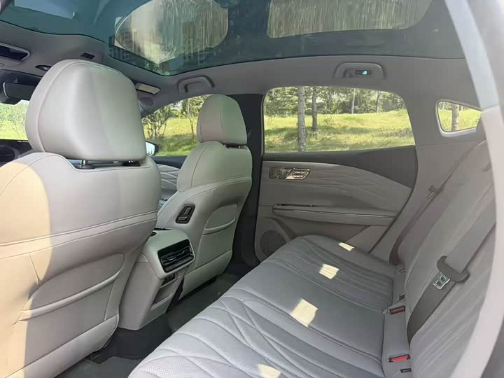 Geely Galaxy Xingyao 8 130 km EM-i Premium