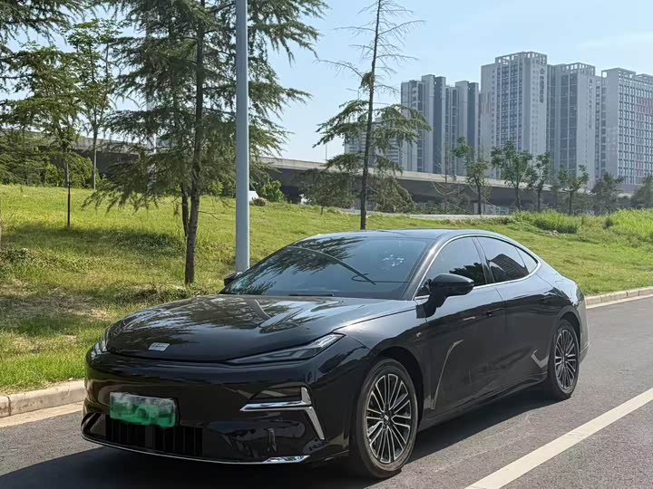 Geely Galaxy Xingyao 8 130 km EM-i Premium