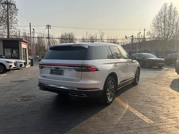 Lincoln Aviator
