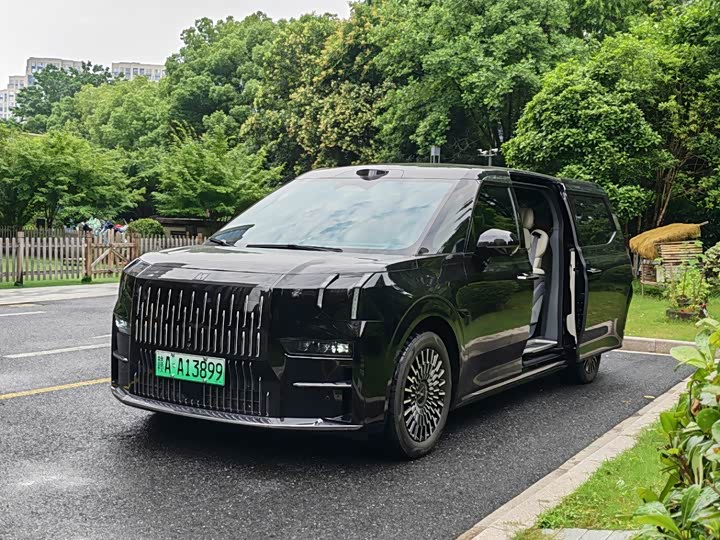 Zeekr 009 6-seat Executive