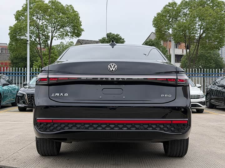 Volkswagen Passat Pro