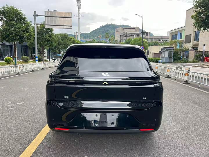 Li Auto L6