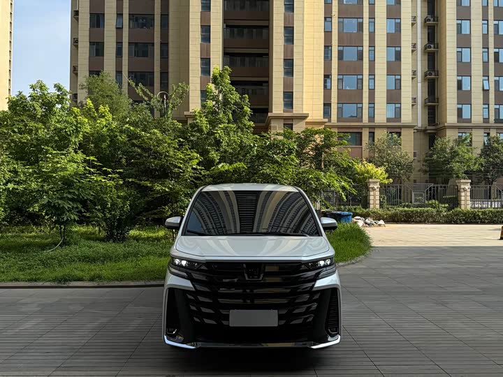 Toyota Vellfire Crown