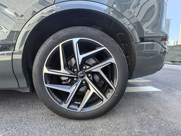 Audi Q6L Sportback e-tron Launch Navigator