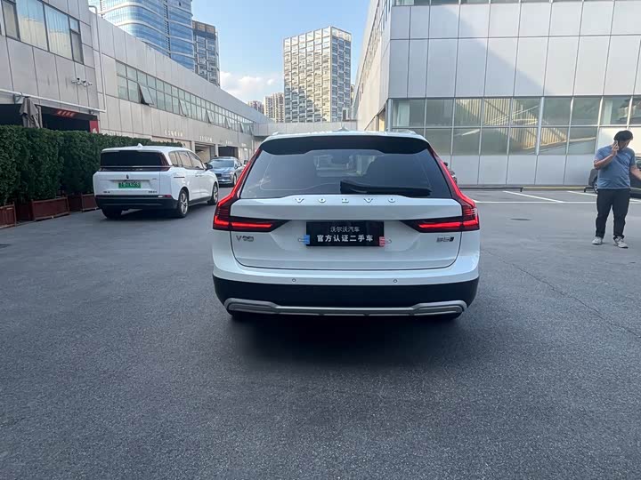 Volvo V90 Cross Country B5