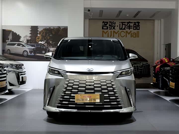 Lexus LM