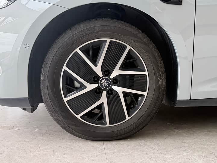 BYD Qin L DM-i Smart Drive 120 km Chaoyue