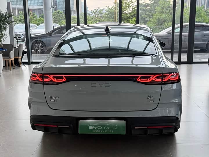 BYD Qin L DM-i Smart Drive 120 km Chaoyue