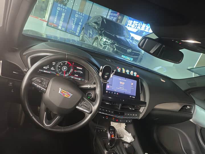 Cadillac CT5 28T Luxury (Standard)