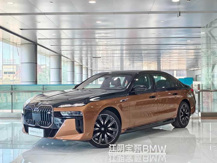 BMW i7 M70L