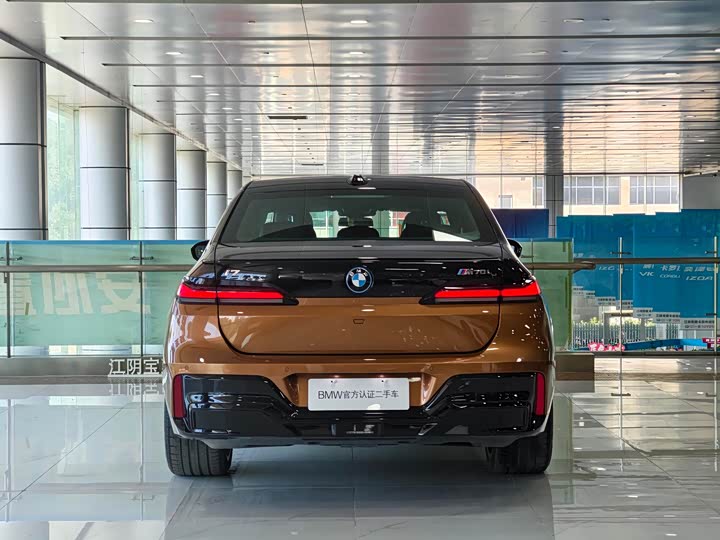 BMW i7 M70L