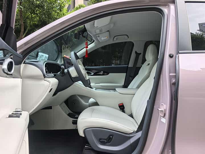 Geely Xingyuan UP 410 km Explorer