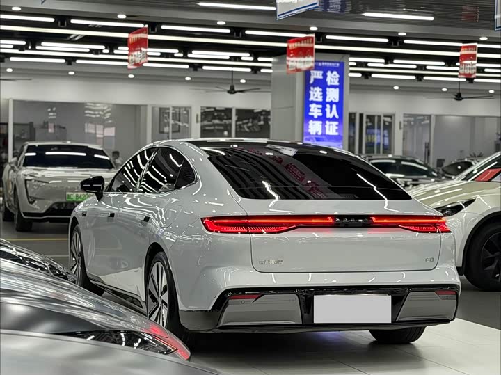 Geely Galaxy E8 550 km