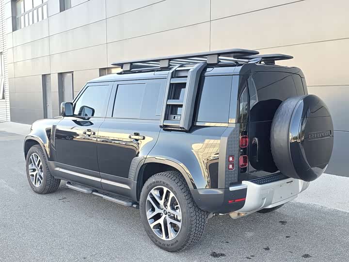 Land Rover Defender 110