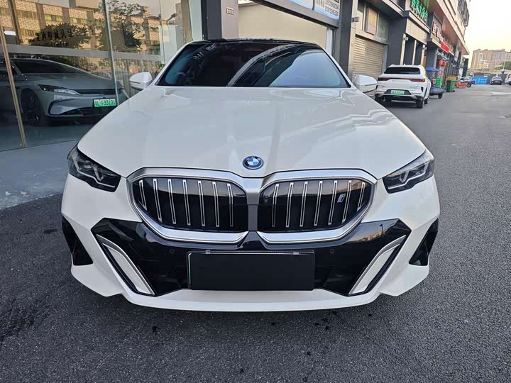 BMW i5 eDrive35L Premium M Sport Package
