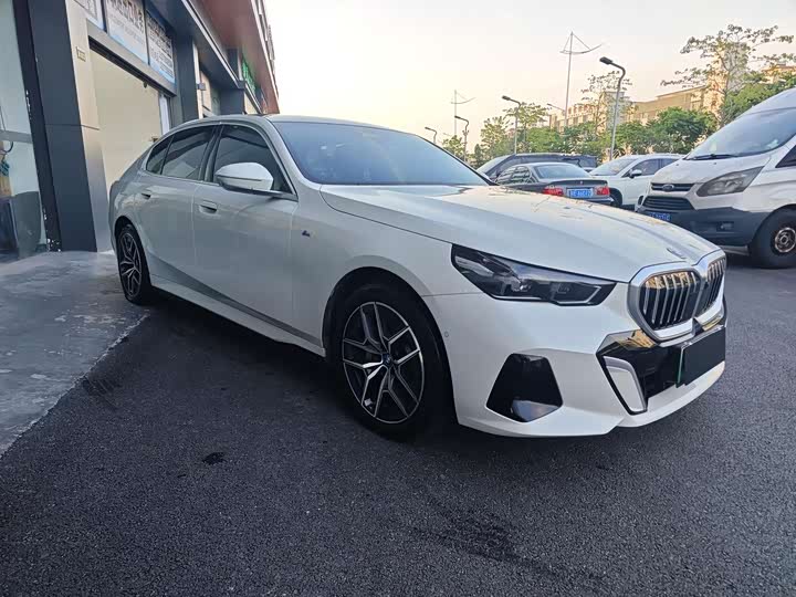 BMW i5 eDrive35L Premium M Sport Package