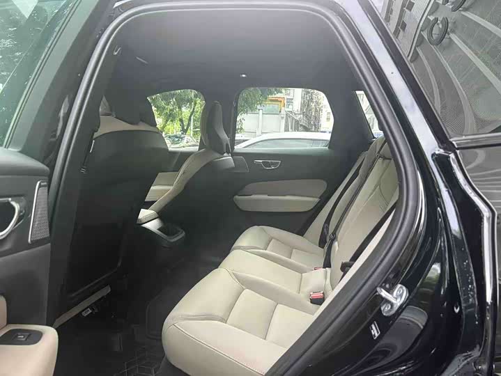 Volvo XC60 B5