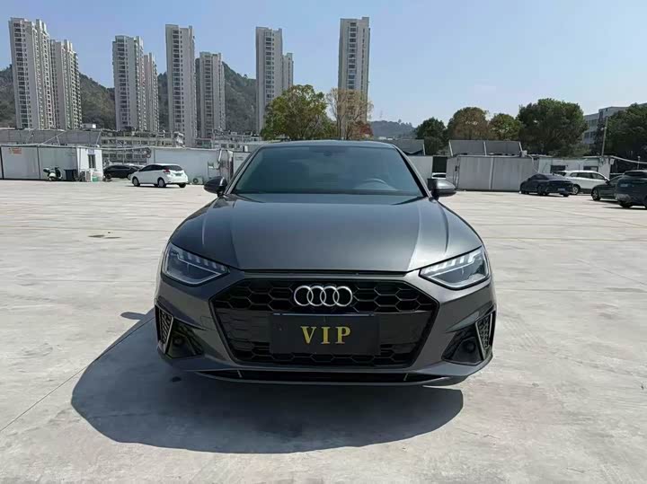 Audi A4L 40 TFSI Luxury Sport