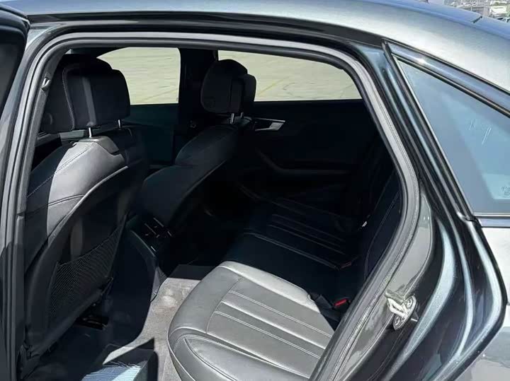 Audi A4L 40 TFSI Luxury Sport