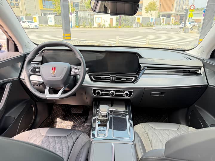 Hongqi HS5