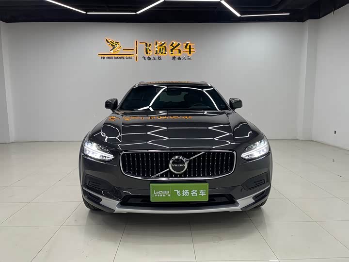 Volvo V90 Cross Country B5