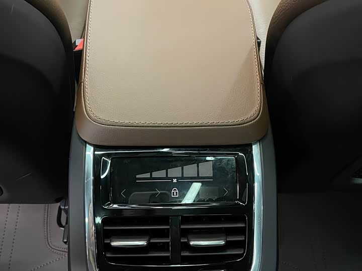Volvo V90 Cross Country B5