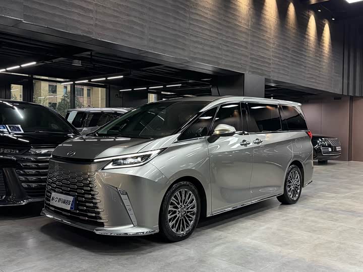 Lexus LM