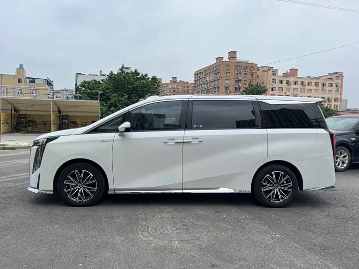 Trumpchi M8