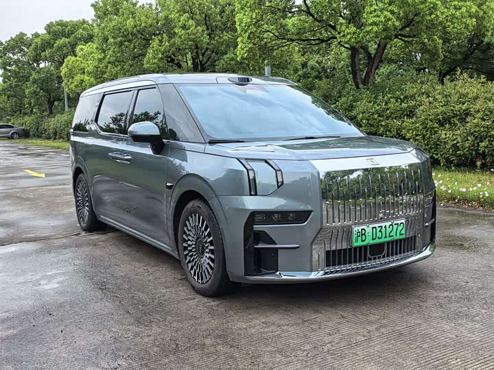 Zeekr 009 6-seat Executive