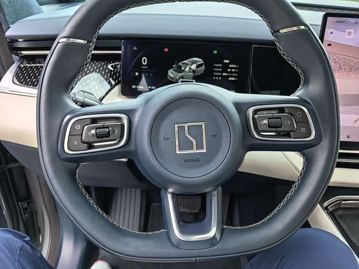 Zeekr 009 6-seat Executive