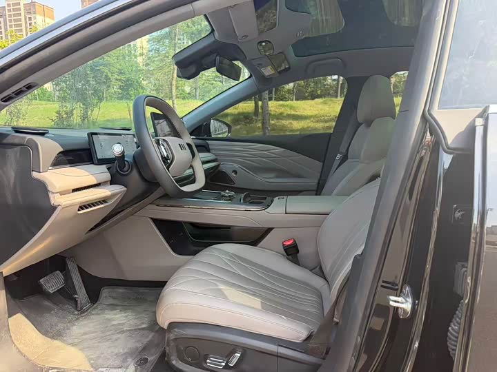 Geely Galaxy Xingyao 8 130 km EM-i Premium