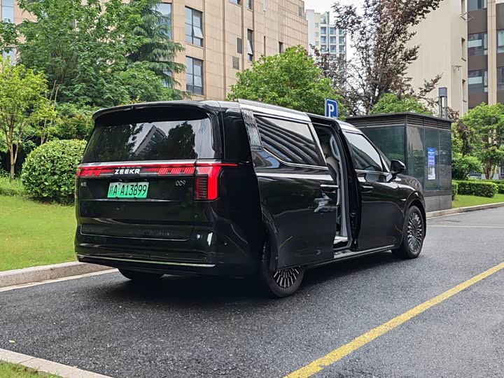 Zeekr 009 6-seat Executive