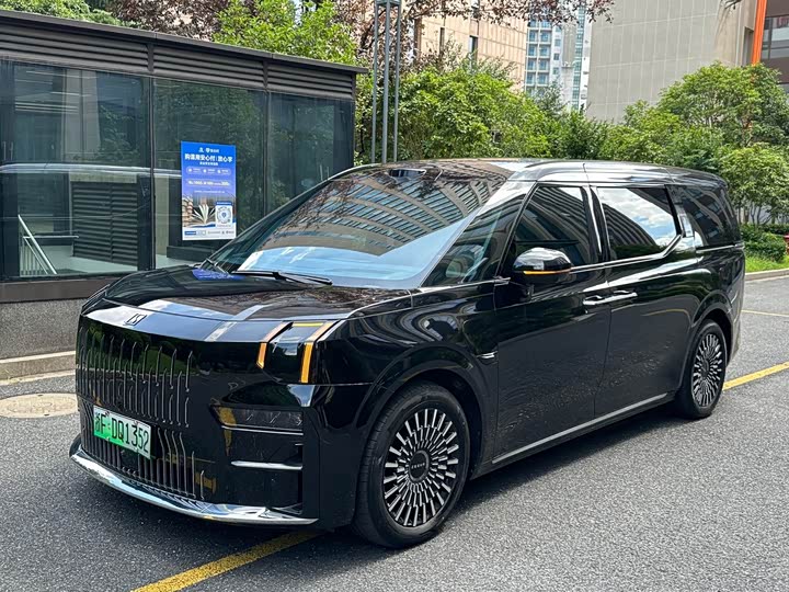 Zeekr 009 6-seat Executive