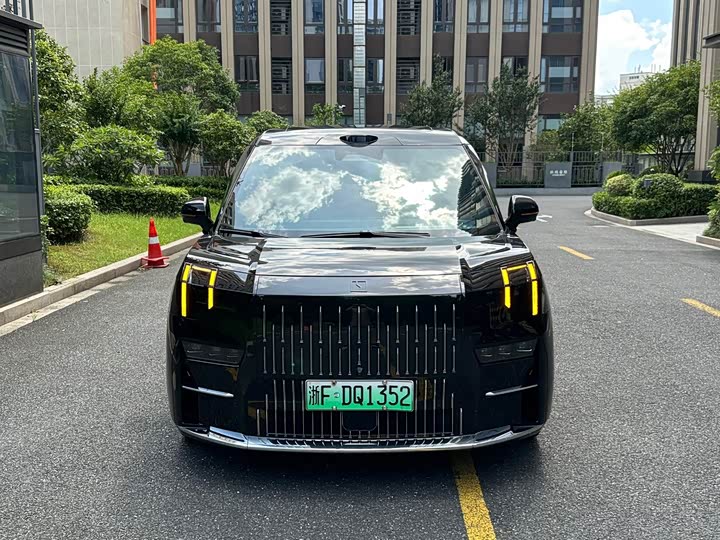 Zeekr 009 6-seat Executive