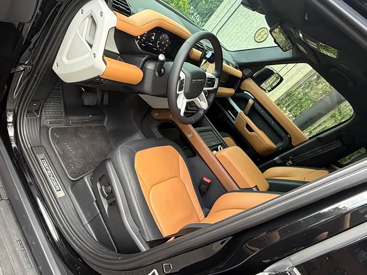 Land Rover Defender 110