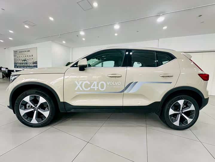 Volvo XC40 B4