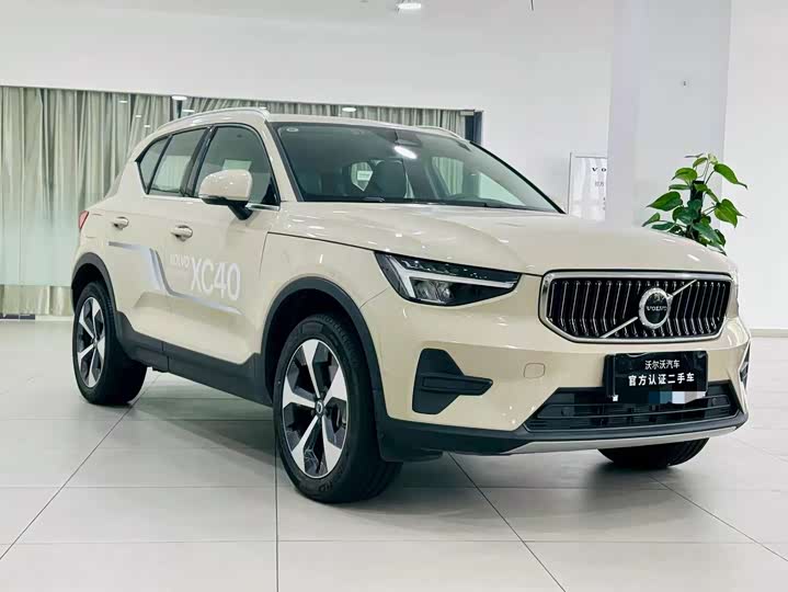 Volvo XC40 B4