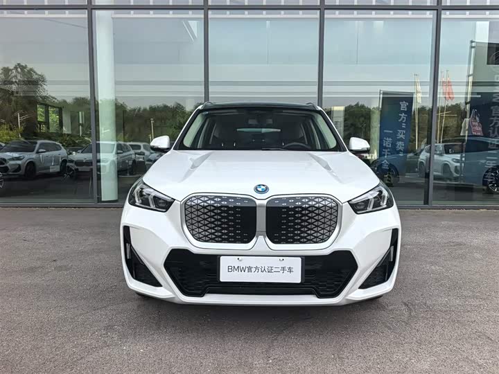 BMW iX1 eDrive25L M Sport Package