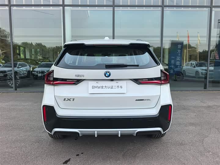 BMW iX1 eDrive25L M Sport Package