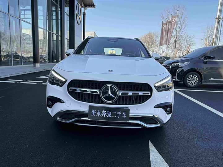 Mercedes-Benz GLA 220
