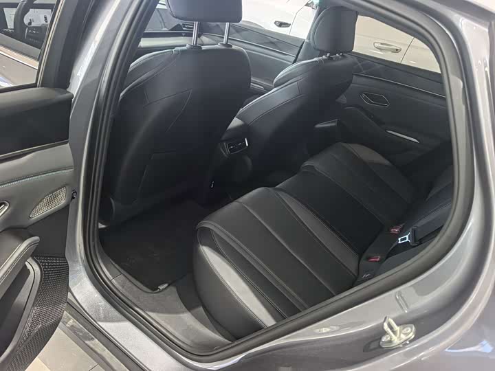 BYD Qin L DM-i Smart Drive 120 km Chaoyue