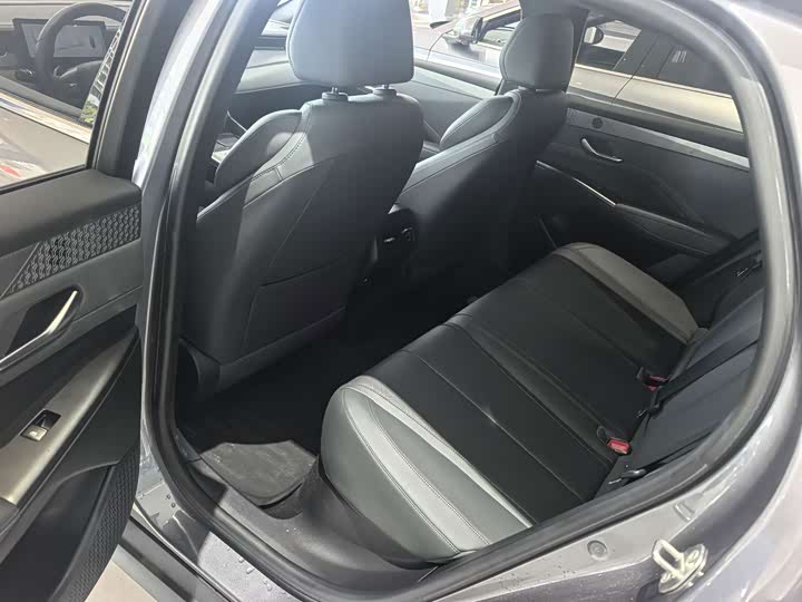 BYD Qin PLUS DM-i Smart Drive 120 km Chaoyue