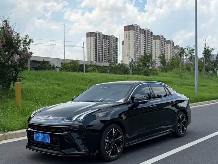 Lynk & Co 03