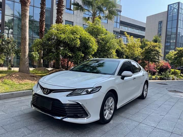 Toyota Camry 2.0G Luxury
